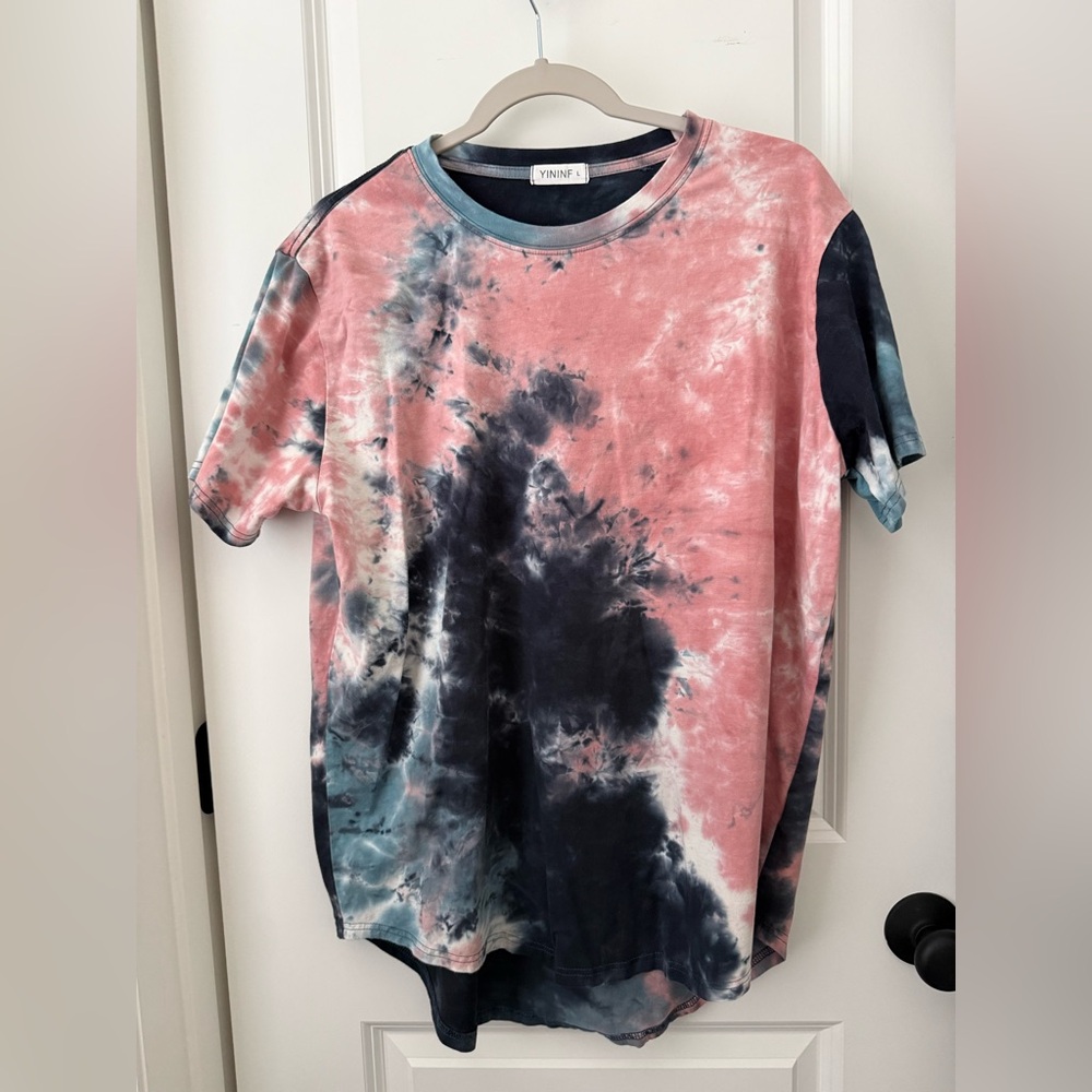 Men’s tie-dye shirt